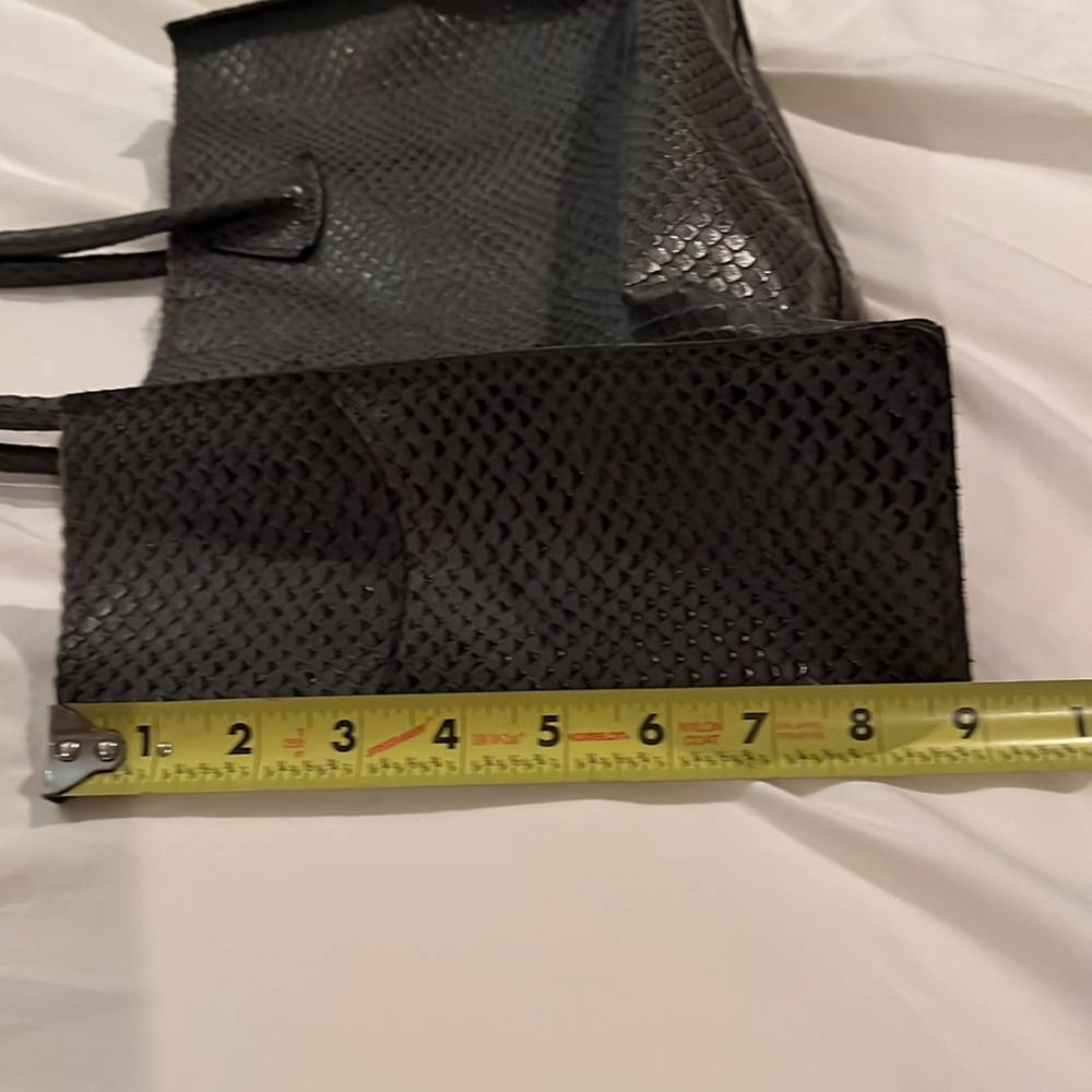 Classic Textured Tote Bag in Black - Picture 4 of 5
